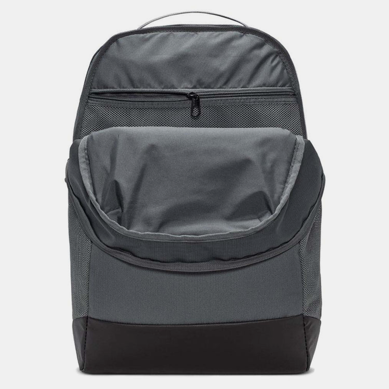 MOCHILA NIKE BRSLA M (24L) GRIS DH7709 068